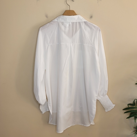 NWT Everyday Chic Boutique | Queen of Everything White Button-Up Blouse Size Med - Picture 6 of 6